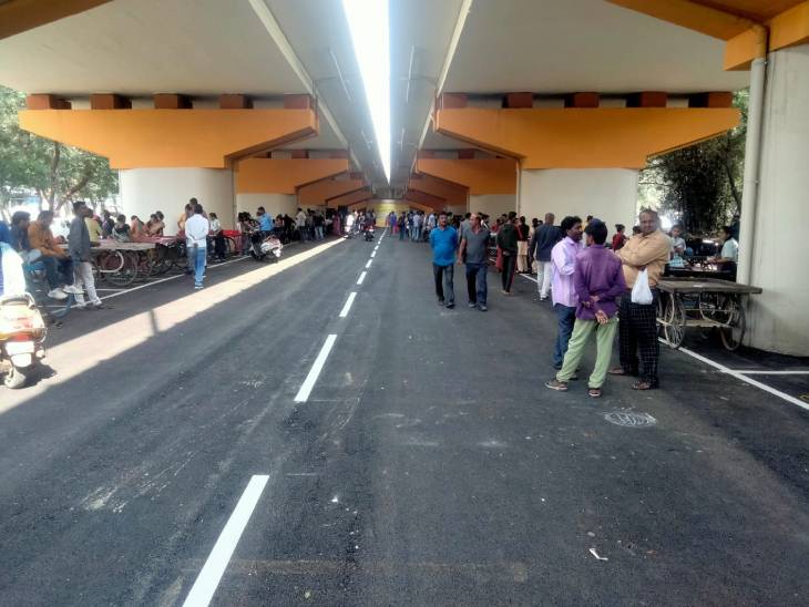 बंगाली चौराहे ब्रिज के नीचे तैयार किया हॉकर्स जोन।