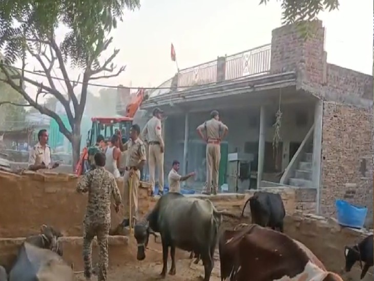 सीएम शिवराज सिंह चौहान ने गुड्‌डा गुर्जर गैंग के सफाए का आदेश दिया था। इसके बाद डकैत गुड्‌डा गुर्जर के साथी करुआ गुर्जर का मकान ढहा दिया गया। करुआ गुर्जर का मकान लोहागढ़ में था। यह कार्रवाई मुरैना और शिवपुरी जिले की पुलिस ने की।