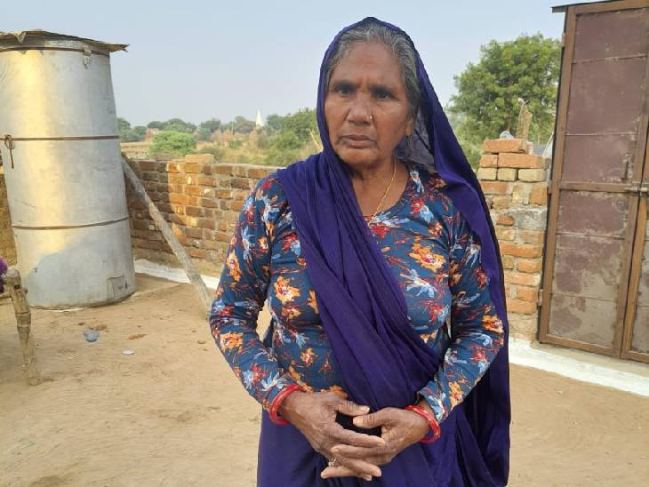 महावीरपुरा में रह रही रामदेही के मुताबिक, गुड्‌डा के खौफ के चलते उन्हें घर-परिवार छोड़कर 50 किमी दूर जिंदगी जीनी पड़ रही है। गुड्‌डा ने 2001 में उनके दूसरे नंबर के बेटे परशुराम की हत्या कर दी थी।