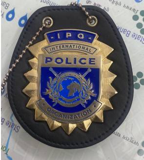 आरोपी के पास से जब्त बैज। इस पर इंटरनेशनल पुलिस ऑर्गेनाइजेशन लिखा है। किसी भी देश की पुलिस इस तरह के बैज का इस्तेमाल नहीं करती है।