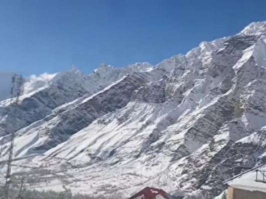 कुल्लू में स्पेक्ट्रम और आकाश में चमका सूरज।