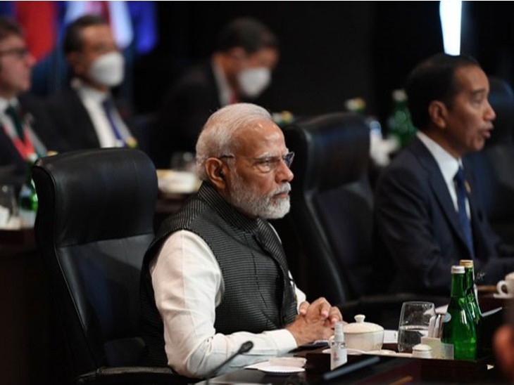 समिट के फर्स्ट सेशन में PM मोदी ने कहा- कोरोना और इसके बाद यूक्रेन संकट ने दुनिया में तबाही मचाई है। हमें यूक्रेन-रूस जंग को रोकने का रास्ता खोजना होगा। इससे बुरा असर पड़ा है।