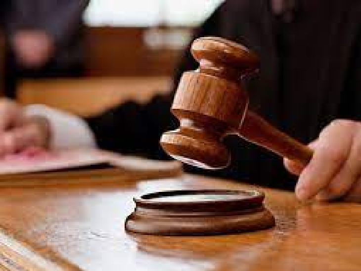 न्यायालय में जमानत के लिए फर्जी भू-अधिकार ऋण पुस्तिका प्रस्तुत करने पर आरोपी को 4 साल की सजा और तीन हजार रुपए अर्थदंड से दंडित किया गया है। - Dainik Bhaskar