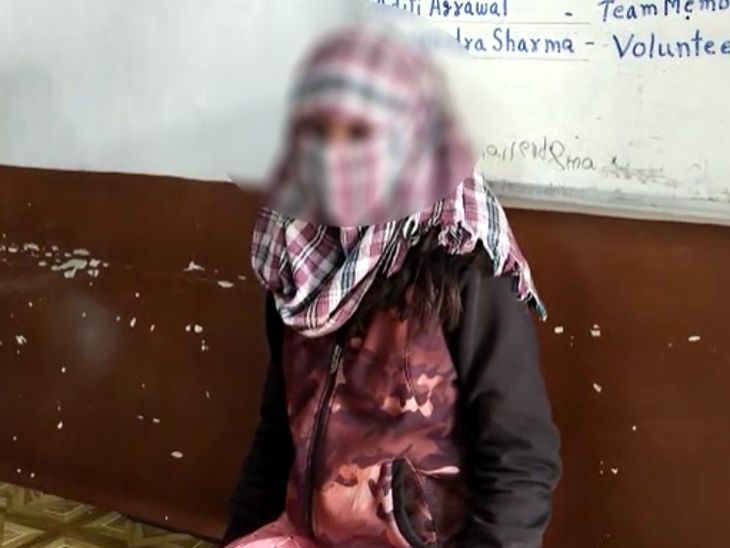लड़की ने बताया कि लड़के की मां उस पर दबाव बनाती थी। वह कहती थी बेटे से शादी कर लो तो वह गलत हरकत छोड़ देगा।