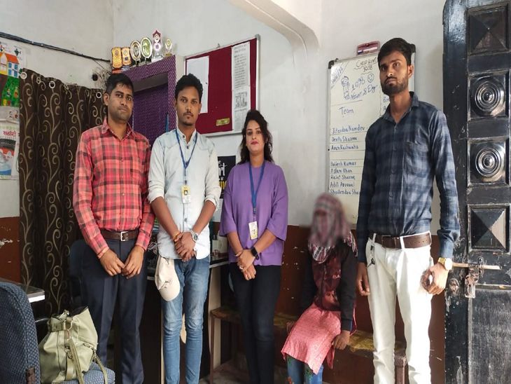 जीआरपी ने दोनों को पकड़कर चाइल्ड लाइन को सौंपा। यहां काउंसिलिंग में कई चौंकाने वाले खुलासे हुए।