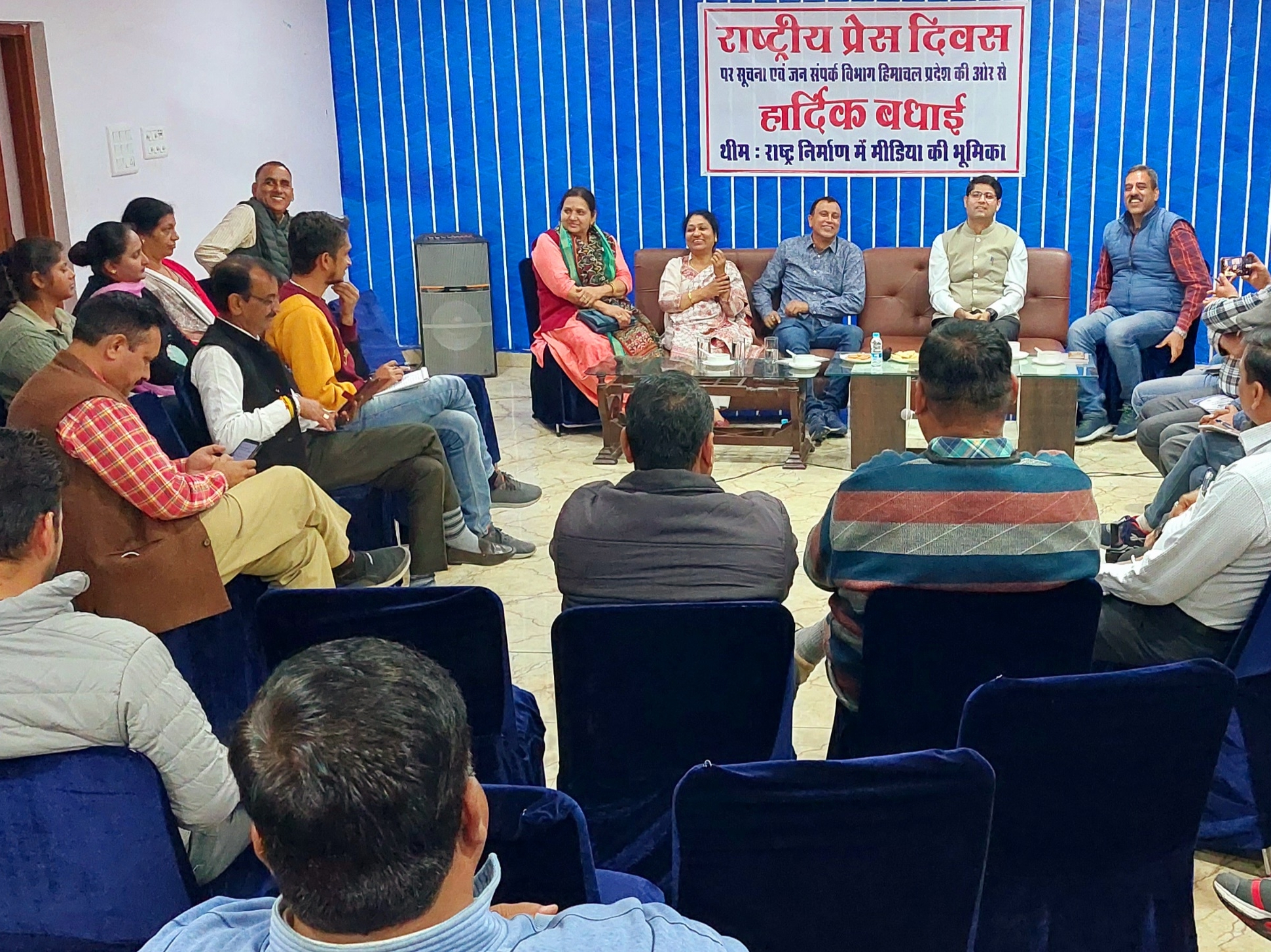 प्रेस दिवस कार्यक्रम में मीडियाकर्मी उपस्थित हुए।