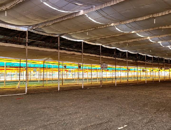 300 एकड़ के इज्तिमा स्थल पर बड़े पांडाल बनाए गए हैं। जहां पर जमातें ठहरेंगी।