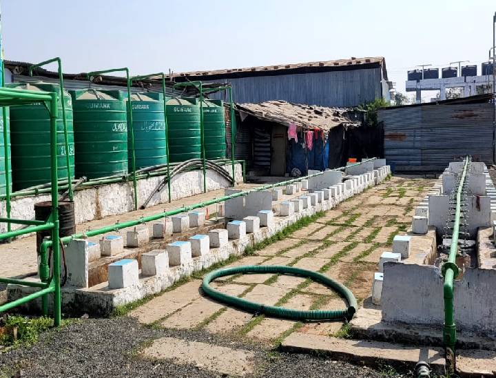 इज्तिमा स्थल पर स्थायी वजू खाने भी हैं।