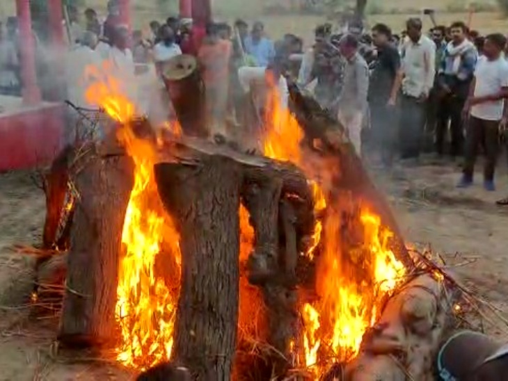 शहीद का उनके पैतृक गांव में अंतिम संस्कार किया गया। उनके बड़े बेटे सूर्यवंश सिंह ने उनको मुखाग्नि दी।