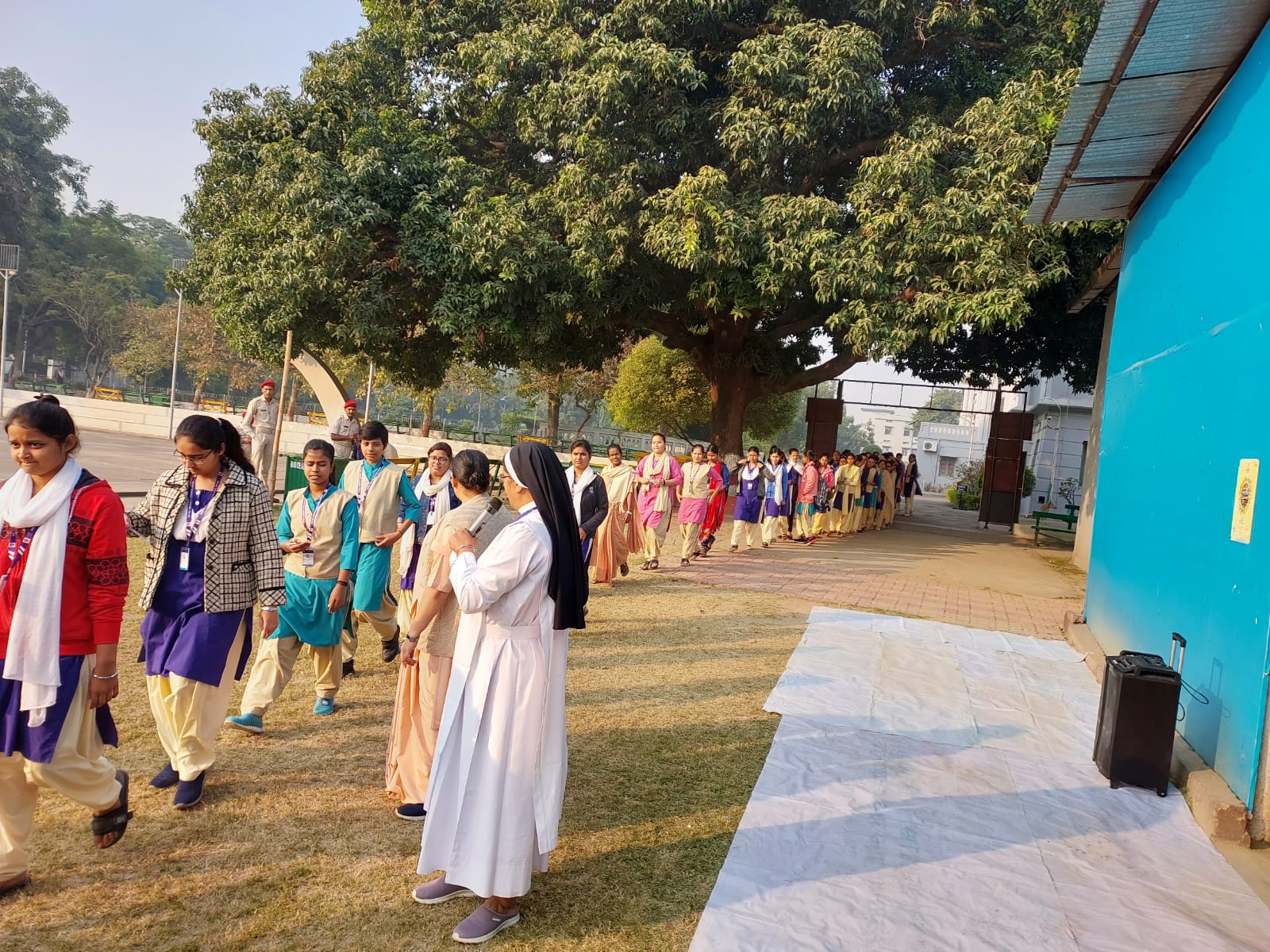 बूथ के बाहर सुबह से ही छात्राओं की लाइन देखने को मिली।