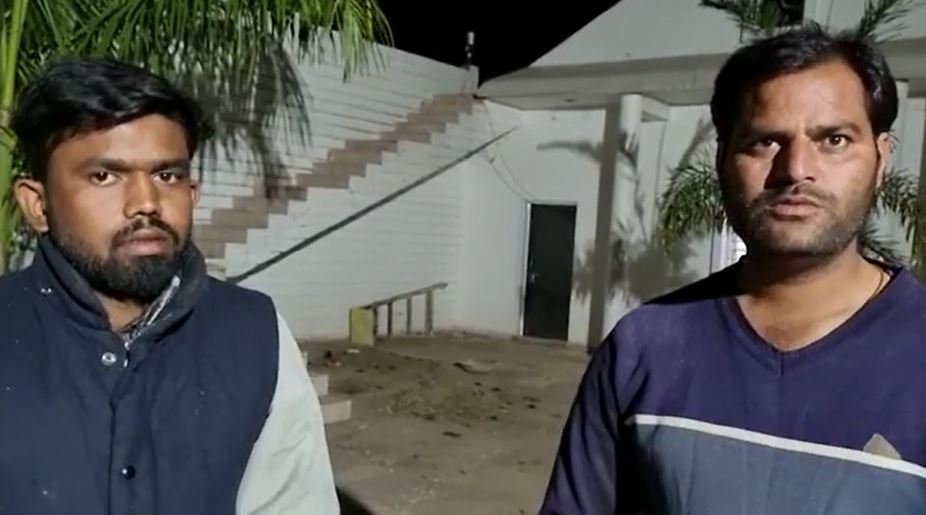 वीडियो सामने आने के अगले दिन रोहित कुर्मी ने कहा कि भाजपा के जनपद अध्यक्ष प्रत्याशी के पति रामकृष्ण रघुवंशी, मीना रघुवंशी और भाई यशवंत रघुवंशी ने चप्पल और लात-घूंसों से मारपीट की। दबाव बनाकर वीडियो बनवाया।