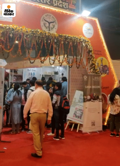 UP पवेलियन का वेलकम गेट मानो किसी मंदिर में प्रवेश कर रहे हों। एकदम अयोध्या मंदिर की झलक दिखलाई पड़ती है।