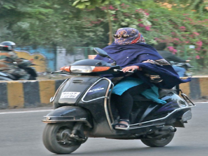 उत्तरी हवा के चलने से ठंड बढ़ने लगी है। सीजन में पहली बार न्यूनतम तापमान 9.2 डिग्री सेल्सियस पर पहुंच गया है। - Dainik Bhaskar