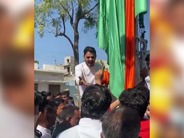 पाली जिले के सोजत में तिरंगा झंडा फहराने के दौरान हो रही तनातनी।