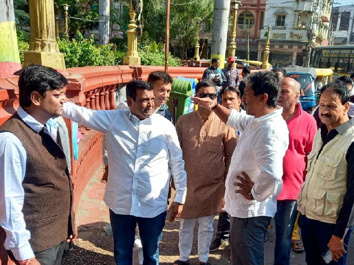 राजबाड़ा पर किया निरीक्षण।