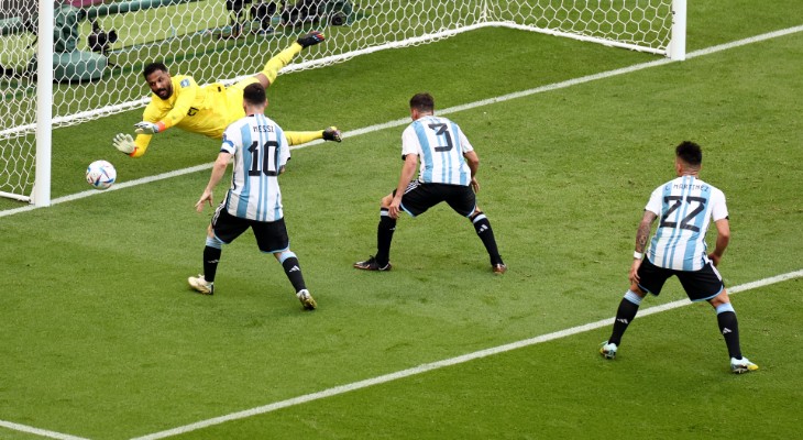 खिताब की दावेदार अर्जेंटीना को 49वें नंबर की टीम सउदी अरब ने 2-1 से हराया | Lionel Messi | FIFA World Cup Argentina Vs Saudi Arabia Update; Angel Di Maria Lautaro Martinez 9 सऊदी के गोलकीपर एम अल ओवैश अर्जेंटीना का गोल रोकते हुए ।। ।। ।। ।। ।। ।।