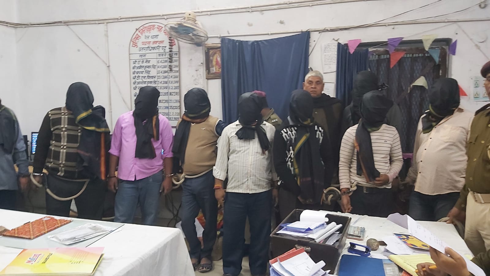34 लाख रुपए 6 अपराधियों के बीच उनके कद के हिसाब से बांटे गए थे।