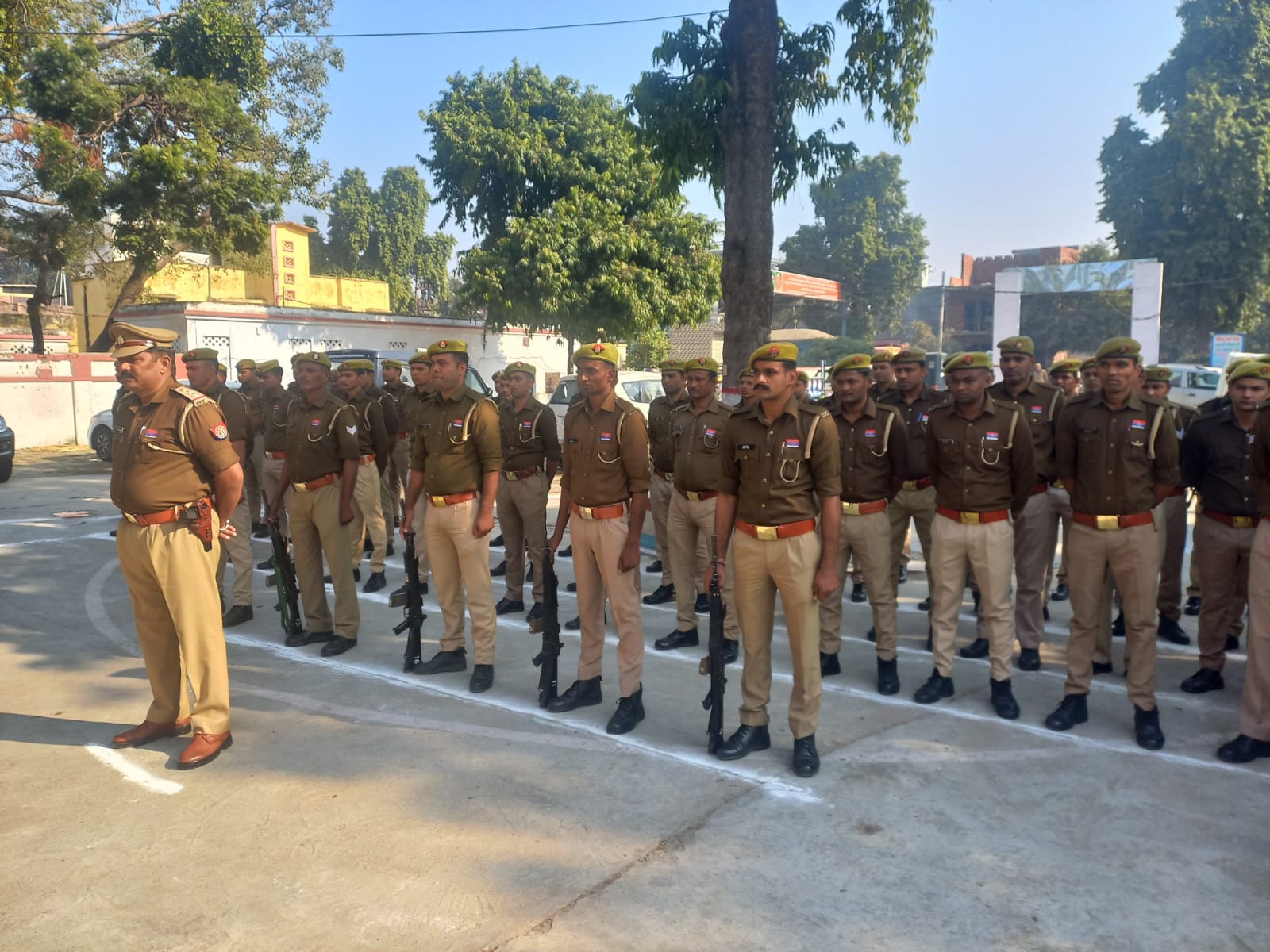 सीओ ने फहराया ध्वज, पुलिस कर्मियों ने दी सलामी, वर्दी पर लगाया झंडा Police Flag Day celebrated