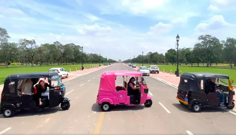 चारों वुमन डिप्लोमैट्स ऑटो चलाकर अन्य महिलाओं को भी मोटिवेट करती हैं।