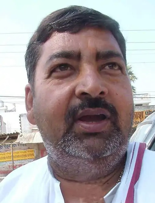पूर्व मंत्री और सपा नेता वीरेंद्र सिंह ने कहा कि उनके बेटे ने कुछ गलत नहीं किया है। वह पुलिस के सहयोग के लिए अपने होटल में ही रुका है।