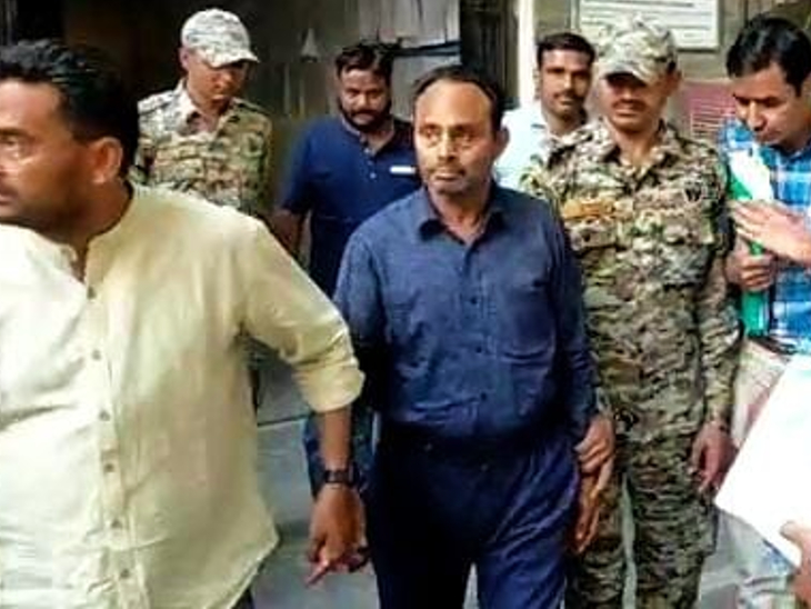 बिहारीलाल सुहालका लंबे वक्त से धोल की पाटी में विस्फोट सामग्री बेच रहा था।