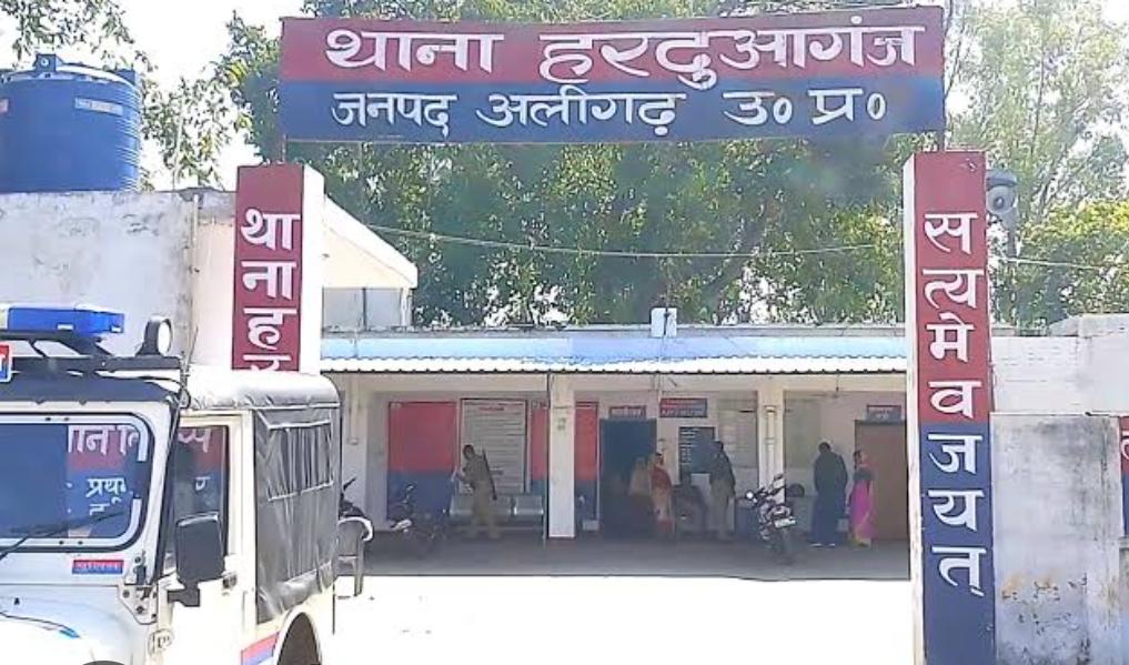 अलीगढ़ में आगरा के फौजी से ठगे 1 लाख, आधी कीमत पर ईंट दिलाने का किया था