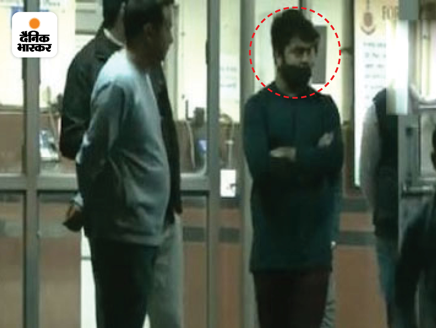 This picture of Aftab (in red circle) is from Monday.  When he was brought from Tihar to FSL located in Rohini.  Photo- ANI