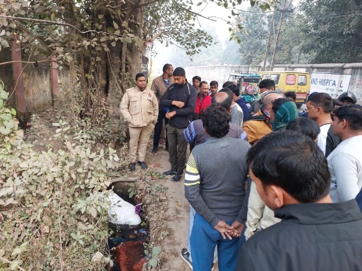 यह फोटो बीती 1 दिसंबर की है। उस दिन करौंदी स्थित राजकीय आईटीआई के समीप नाले में बोरे में भर कर फेंका हुआ एक युवक का शव मिला था।