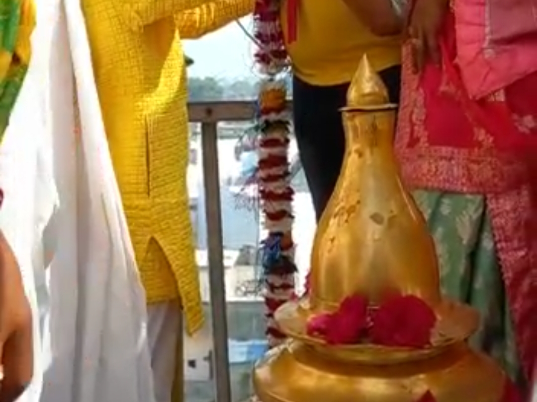 मनमोहन पार्श्वनाथ मंदिर के ध्वजारोहण समारोह पर निकला‌ चल समारोह, लगाएं