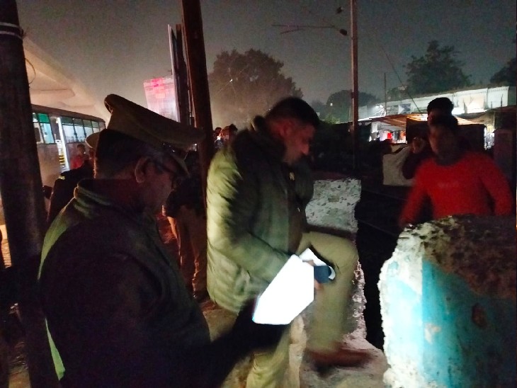 मौके पर जांच करते हुए डीसीपी वेस्ट विजय ढुल।