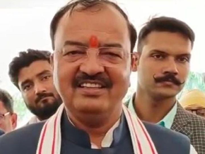 डिप्टी सीएम केशव प्रसाद मौर्य ने वाराणसी में कहा कि उत्तर प्रदेश में तीनों जगह के उप चुनाव एकतरफा होते जा रहे है। जनता गुंडागर्दी, माफियागीरी और अपराध के खिलाफ भाजपा के साथ खड़ी है।