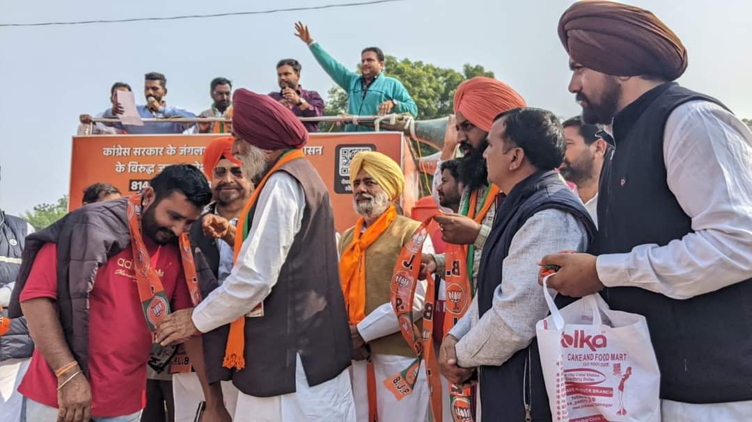 जन आक्रोश रथ यात्रा की रवानगी।
