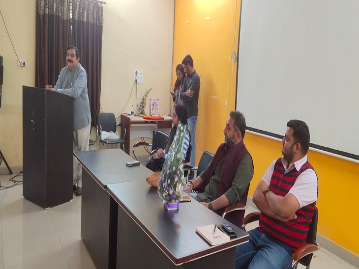 डॉ. शाहिद अली ने भी छात्रों को संबोधित किया।