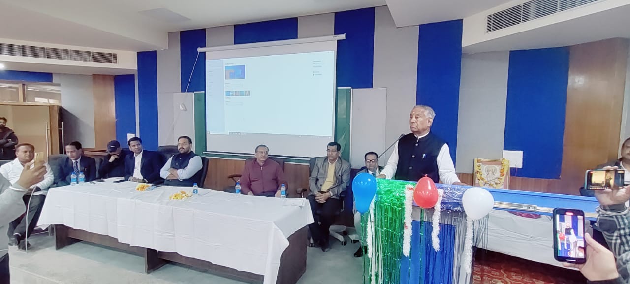संबोधित करते एमएलए राजकुमार गौड़।