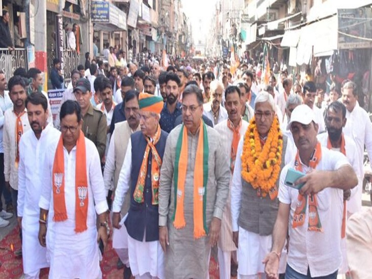 सरदारशहर में एक रैली के दौरान केंद्रीय मंत्री अर्जुनराम मेघवाल और प्रदेशाध्यक्ष सतीश पूनिया। भाजपा के चार दिग्गज यहां जुटे हुए थे, लेकिन उनकी रणनीति विफल रही।