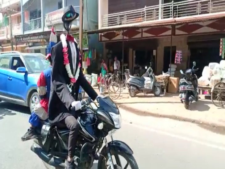 सिर की जगह दिखी खाली।