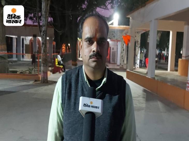 आजमगढ़ पहुंचे राजबहादुर चौबे ने कहा कि खाने के लिए कभी चटनी-रोटी तो कभी प्याज, नमक-रोटी मिलती थी।