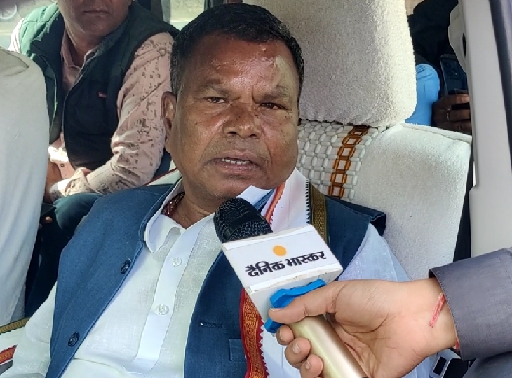 आबकारी मंत्री कवासी लखमा। - Dainik Bhaskar