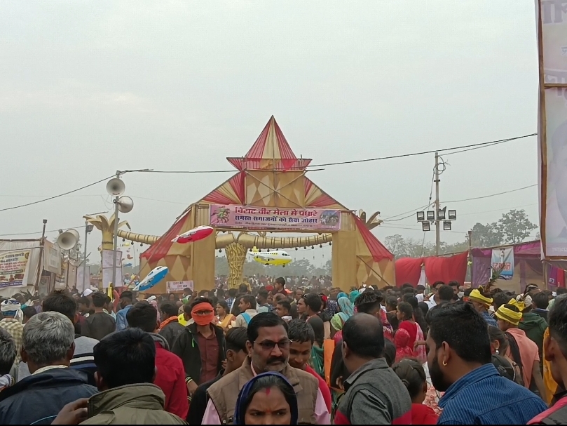 विराट वीर मेले में भीड़।