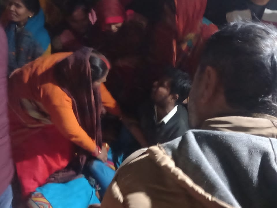 Interrogation of property dealer, murder was done by slitting throat | आशीष दीक्षित हत्याकांड में गायब मोबाइल की तलाश: प्रॉपर्टी डीलर से हो रही पूछताछ, गला काटकर की गई थी ...