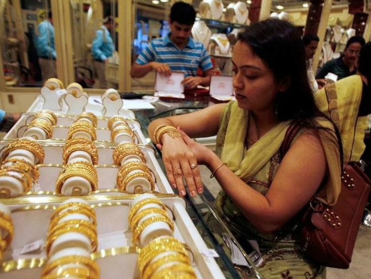 2020 में कोरोना की पहली लहर में सोना 56 हजार के पार निकल गया था। अगस्त 2020 में ये 56,200 रुपए के रिकॉर्ड स्तर पर भी पहुंचा था।