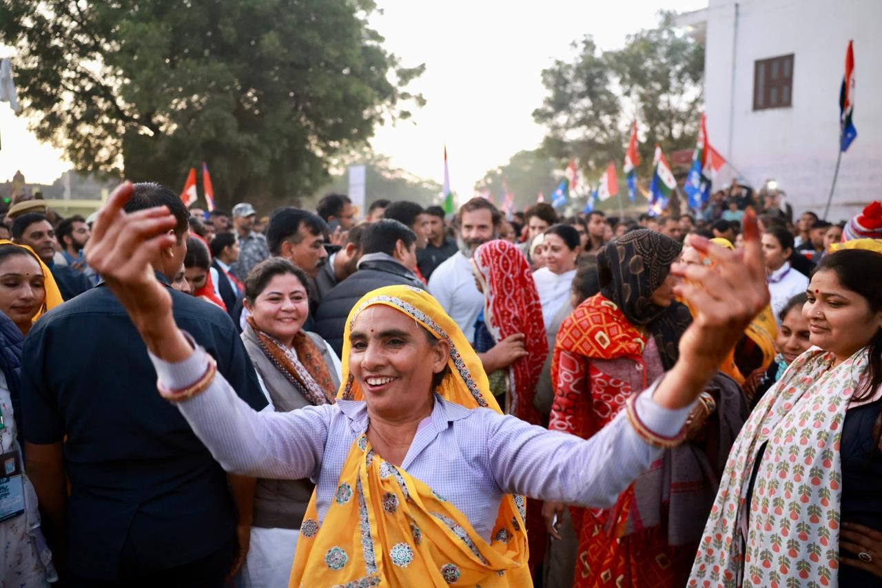 महिलाएं उमड़ीं, प्रियंका और उनकी बेटी मिराया भी चल रही हैं साथ | Rahul Gandhi Rajasthan Yatra LIVE Update; Priyanka Gandhi Miraya Vadra | Ashok Gehlot Sachin Pilot 11 How to earn your money How does it work?