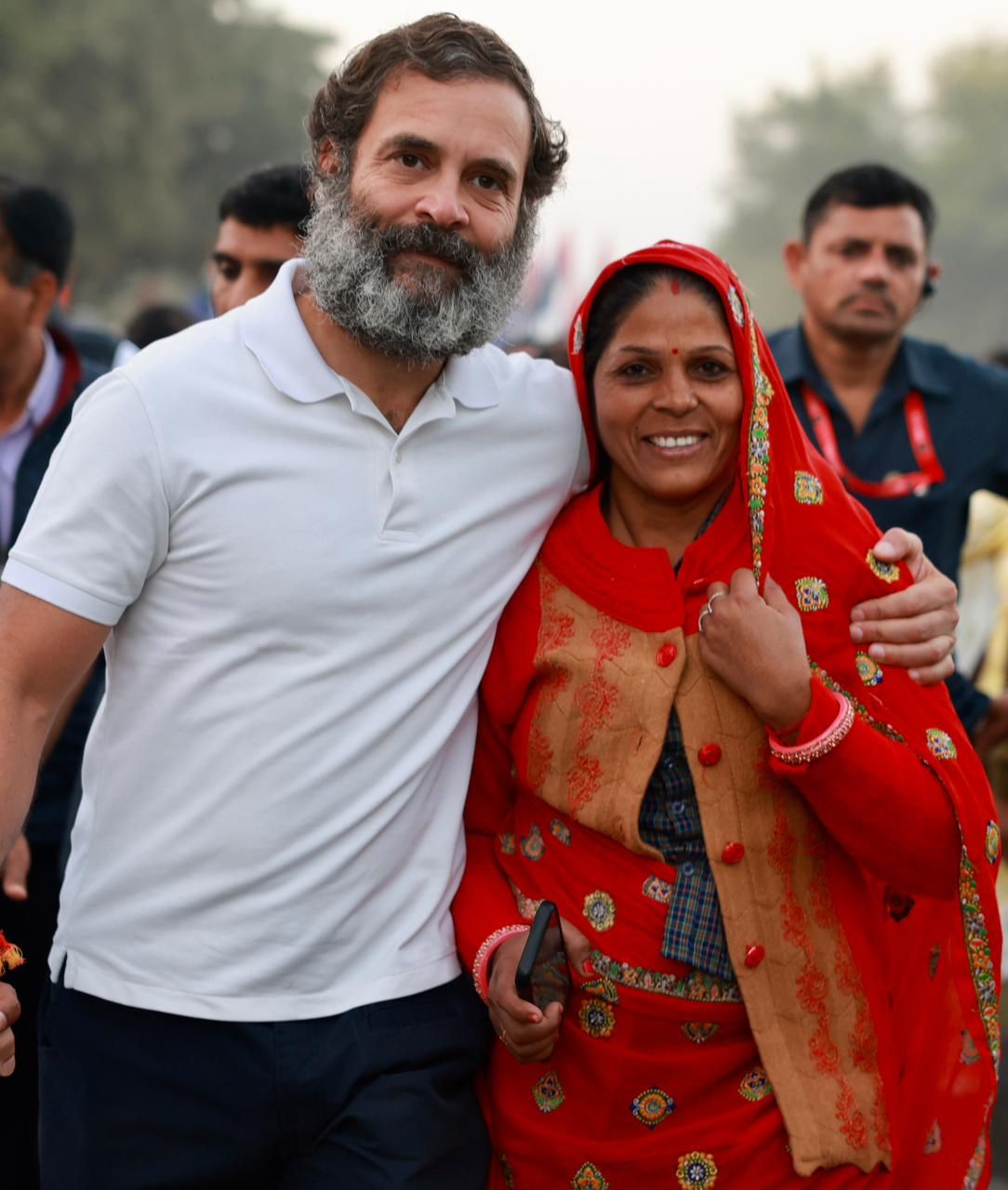 महिलाएं उमड़ीं, प्रियंका और उनकी बेटी मिराया भी चल रही हैं साथ | Rahul Gandhi Rajasthan Yatra LIVE Update; Priyanka Gandhi Miraya Vadra | Ashok Gehlot Sachin Pilot 13 राहुल ने यात्रा के दौरान लोगों की समस्याओं के बारे में भी जाना।।।।।।