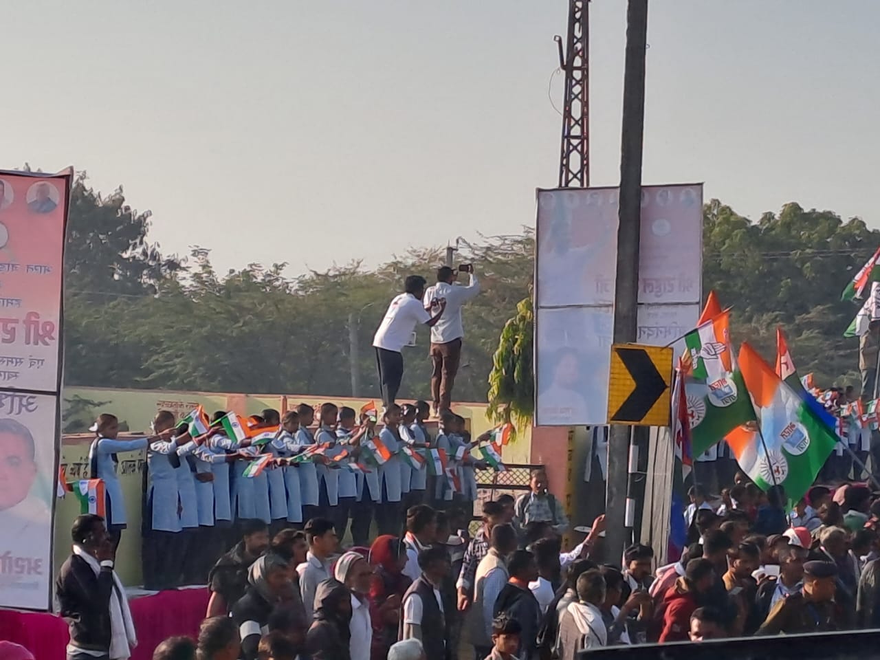 महिलाएं उमड़ीं, प्रियंका और उनकी बेटी मिराया भी चल रही हैं साथ | Rahul Gandhi Rajasthan Yatra LIVE Update; Priyanka Gandhi Miraya Vadra | Ashok Gehlot Sachin Pilot 7 स्कूली भी राहुल गांधी की भारत जोड़ो यात्रा के स्वागत के खड़ी खड़ी ।।।।।।।।।।।। ।।।।।।।।।।।। ।।।।।।।।।।।। ।।।।।।।।।।।। ।।।।।।।।।।।। ।।।।।।।।।।।। ।।।।।।।।।।।। ।।।।।।।।।।।। ।।।।।।।।।।।।