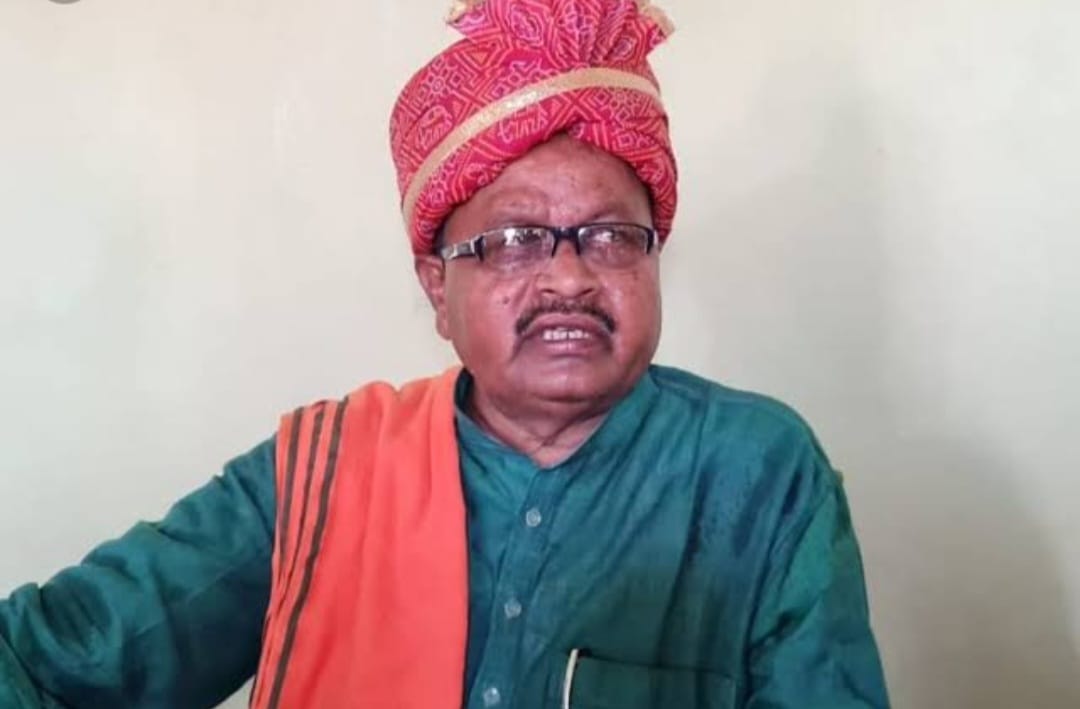 गोपाल मंडल पर भी फोन कर धमकी देने का आरोप लगा है।