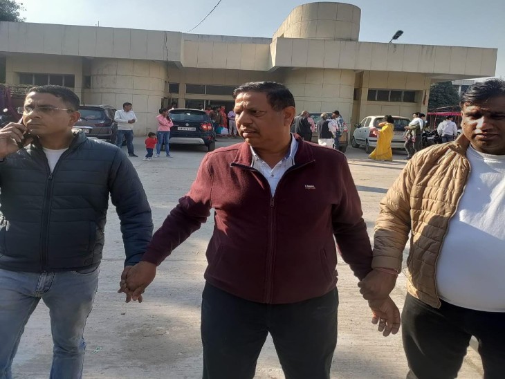 गिरफ्तार किया गया आरोपी सब इंस्पेक्टर।