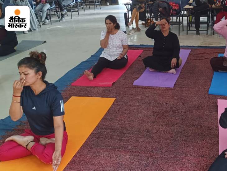 मुरादाबाद में बेसिक शिक्षा विभाग की मंडलीय योगा प्रतियोगिता में 48 टीचर्स ने लिया हिस्सा | 48 teachers participated in the Divisional Yoga Competition of Basic Education Department; 4 How to earn your money