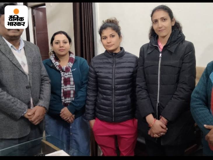 मुरादाबाद में बेसिक शिक्षा विभाग की मंडलीय योगा प्रतियोगिता में 48 टीचर्स ने लिया हिस्सा | 48 teachers participated in the Divisional Yoga Competition of Basic Education Department; 6 How to earn your money