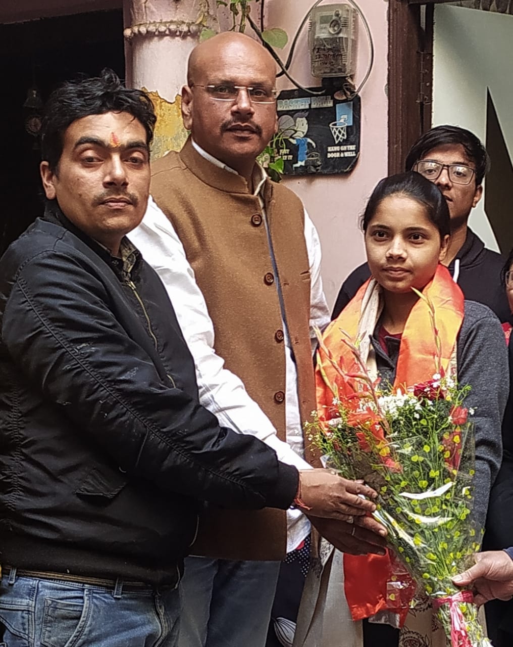 Amir Riya Riya of Meerut showed bravery | वैश्य समाज ने किया बहादुर बेटी का ...