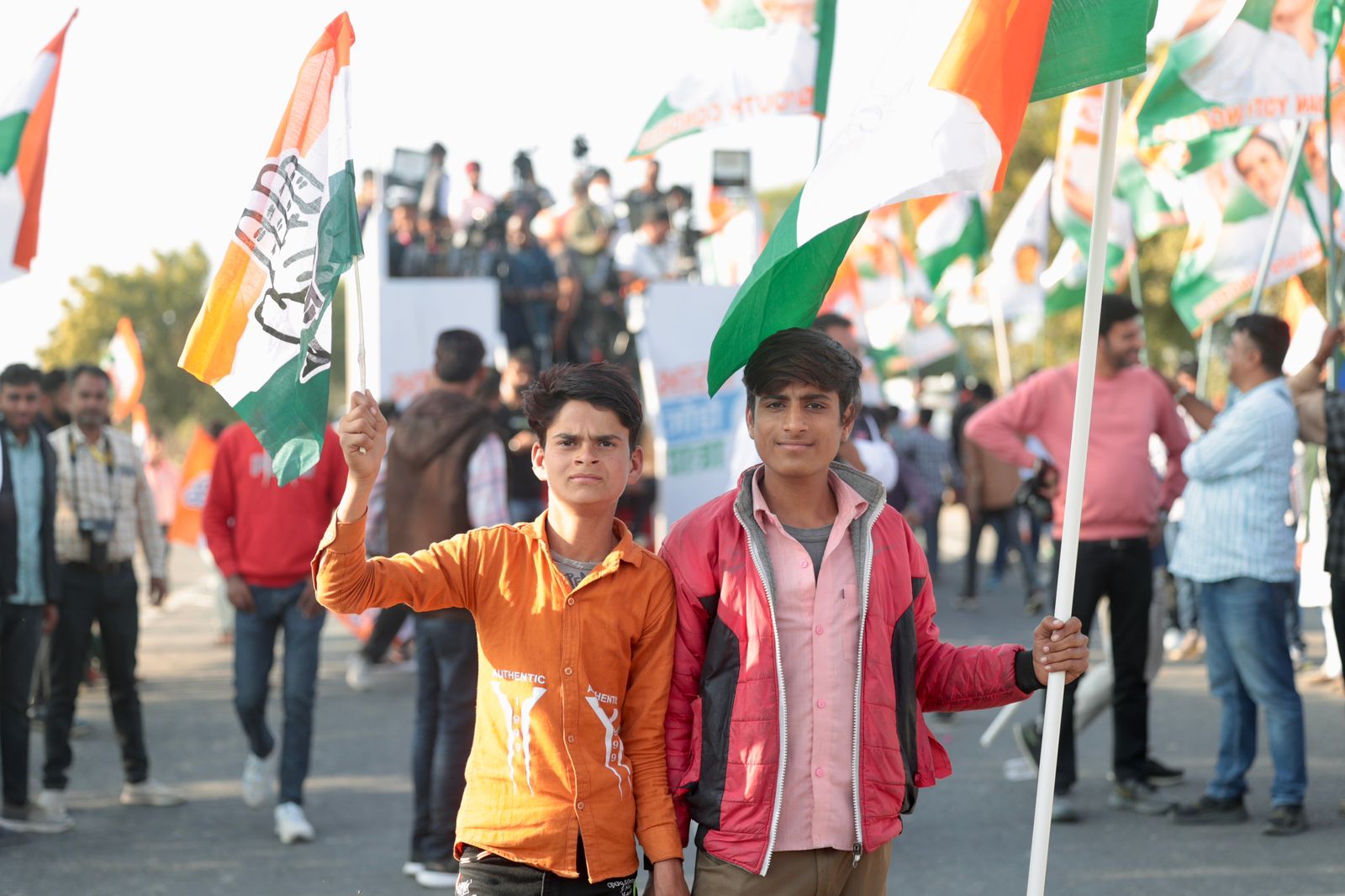 युवाओं में यात्रा को लेकर भी काफी क्रेज दिख रहा है। अलग-अलग फील्ड से जुड़े युवाओं से भी राहुल मिल रहे हैं।